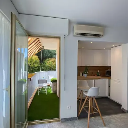 Charming Flat With Balcony In Juan Les Pins Appartement Antibes