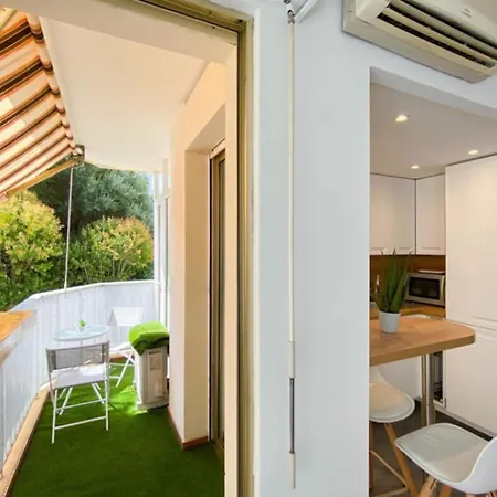 Appartement Charming Flat With Balcony In Juan Les Pins *